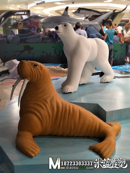 卡通北極熊泡沫雕塑