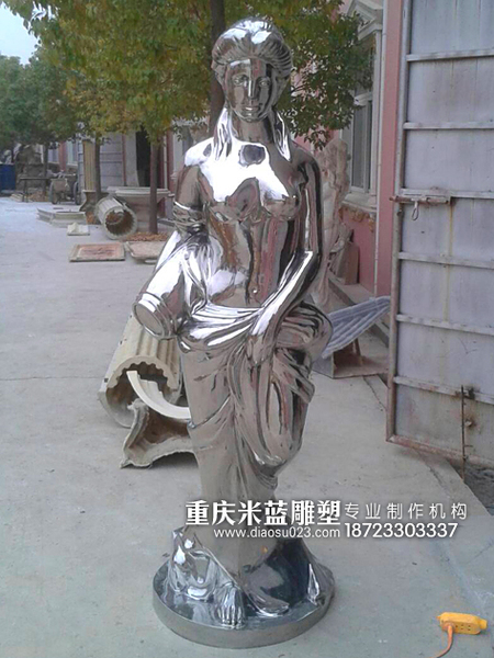 重慶不銹鋼雕塑制作歐式人物《拿罐子女人》